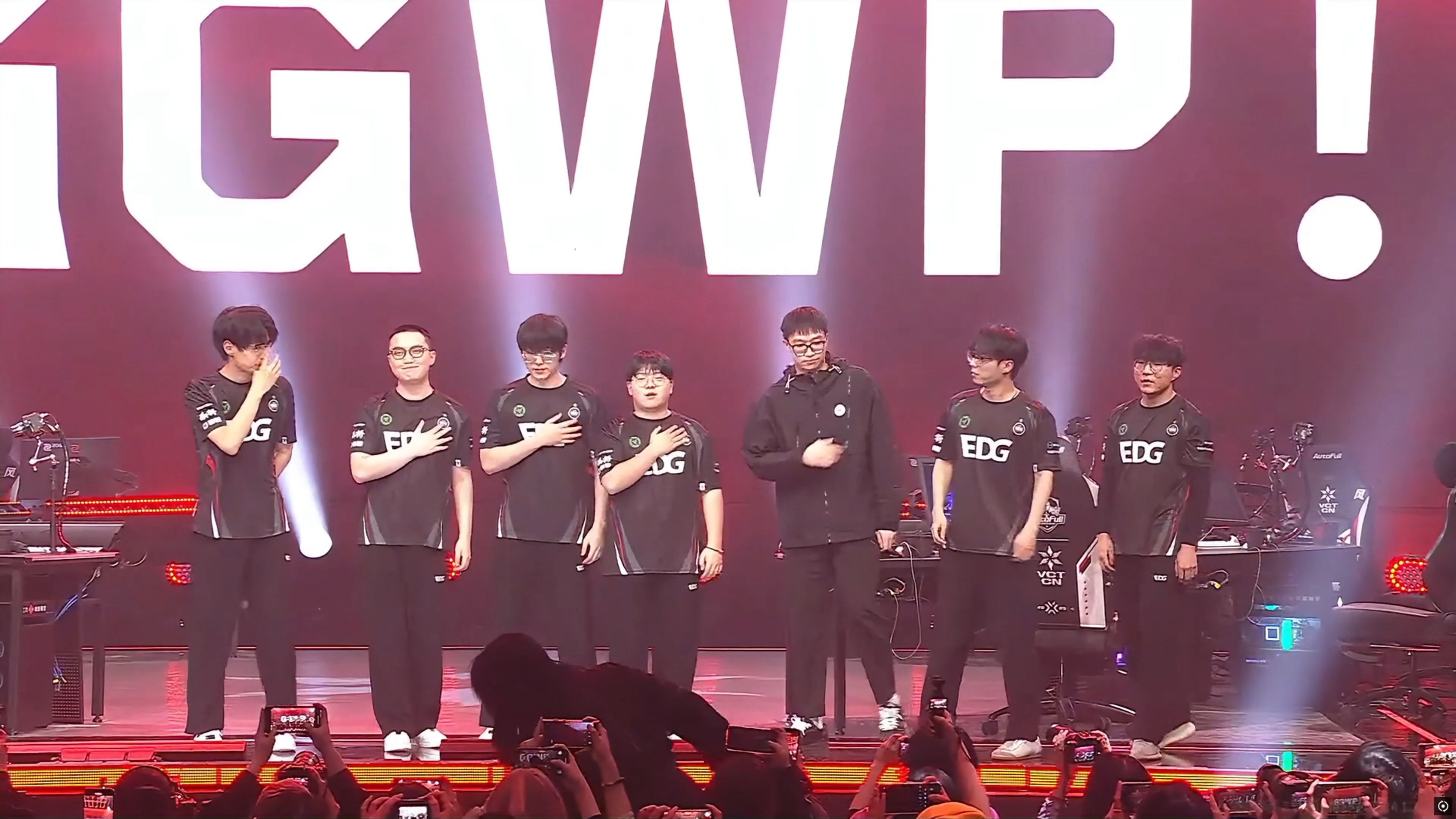 EDG碾压BRO，Viper关键团战开团秒人宿命之战小组赛，点燃全场激情