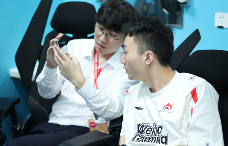 WBG险胜LGD，Elk关键团战开团秒人激烈交锋2025世界赛，锁定晋级资格