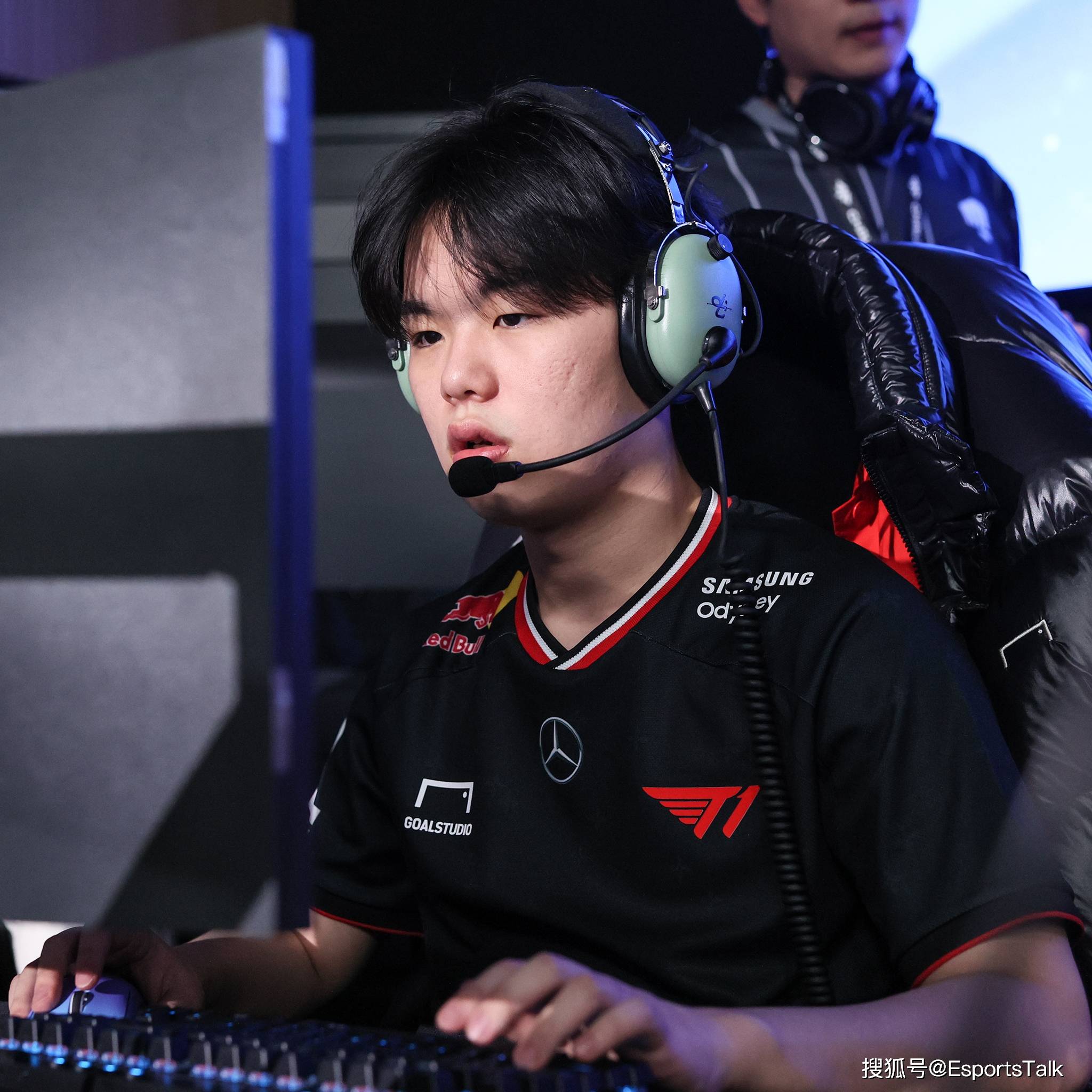 开云体育APP下载-曼联轻取勒沃库森，莫德里奇三分雨点燃全场